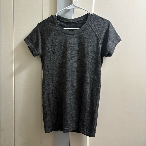 lululemon athletica Tops - EUC Lululemon Swiftly Tech Short Sleeve